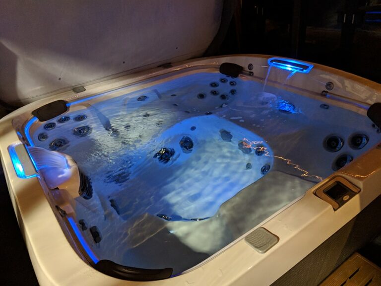 Discover 5 Incredible Hot Tub Features by Jacuzzi®